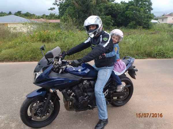 
Un Moment Sur Une Moto

Un gars et